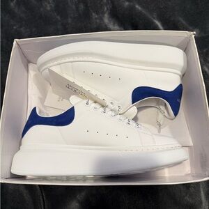 Woman’s Alexander McQueen‘s